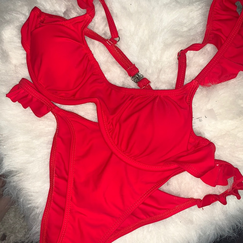 Red ruffle underwire bikini. - Picture 2 of 6